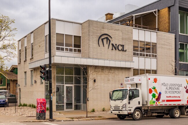 Plus de détails pour 2251 Rue Jean-Talon E, Montréal, QC - Bureau, Local d'activités à louer