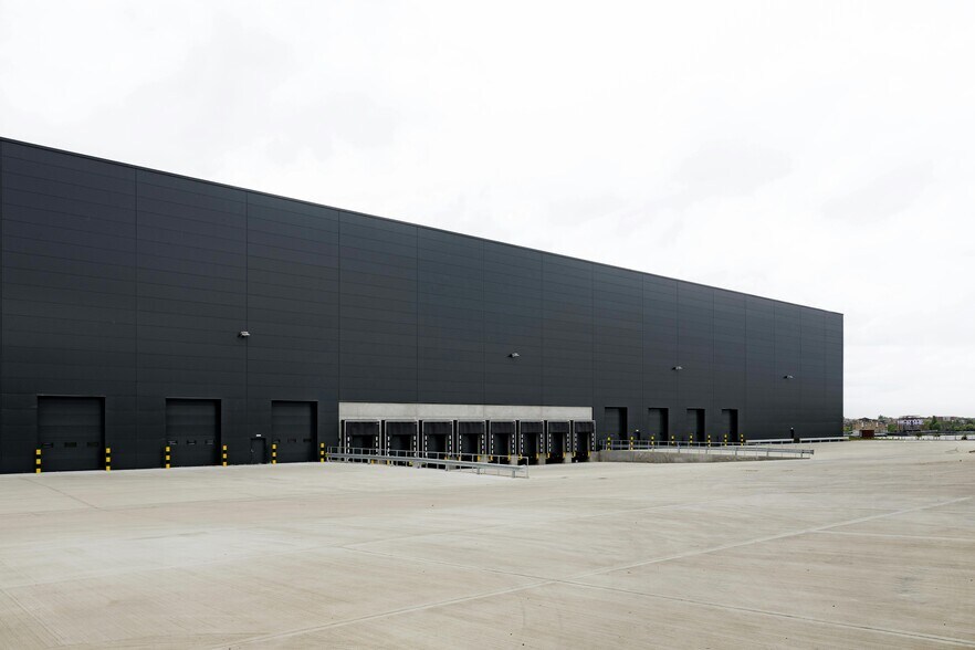 Coldharbour Ln, Rainham à louer - Photo du bâtiment - Image 2 de 14