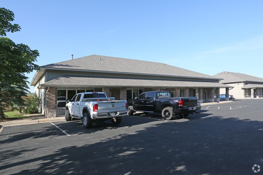 2370 County Road J, White Bear Township, MN à vendre - Photo du bâtiment - Image 2 de 3