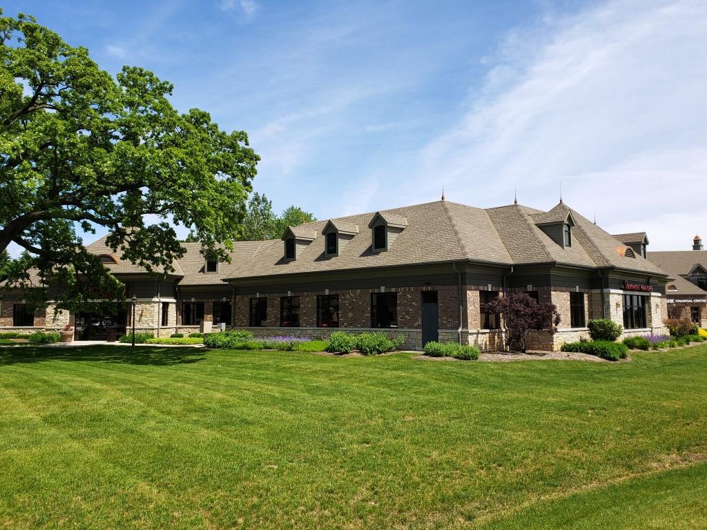 1288 Summit Ave, Oconomowoc, WI à vendre Photo du bâtiment- Image 1 de 1