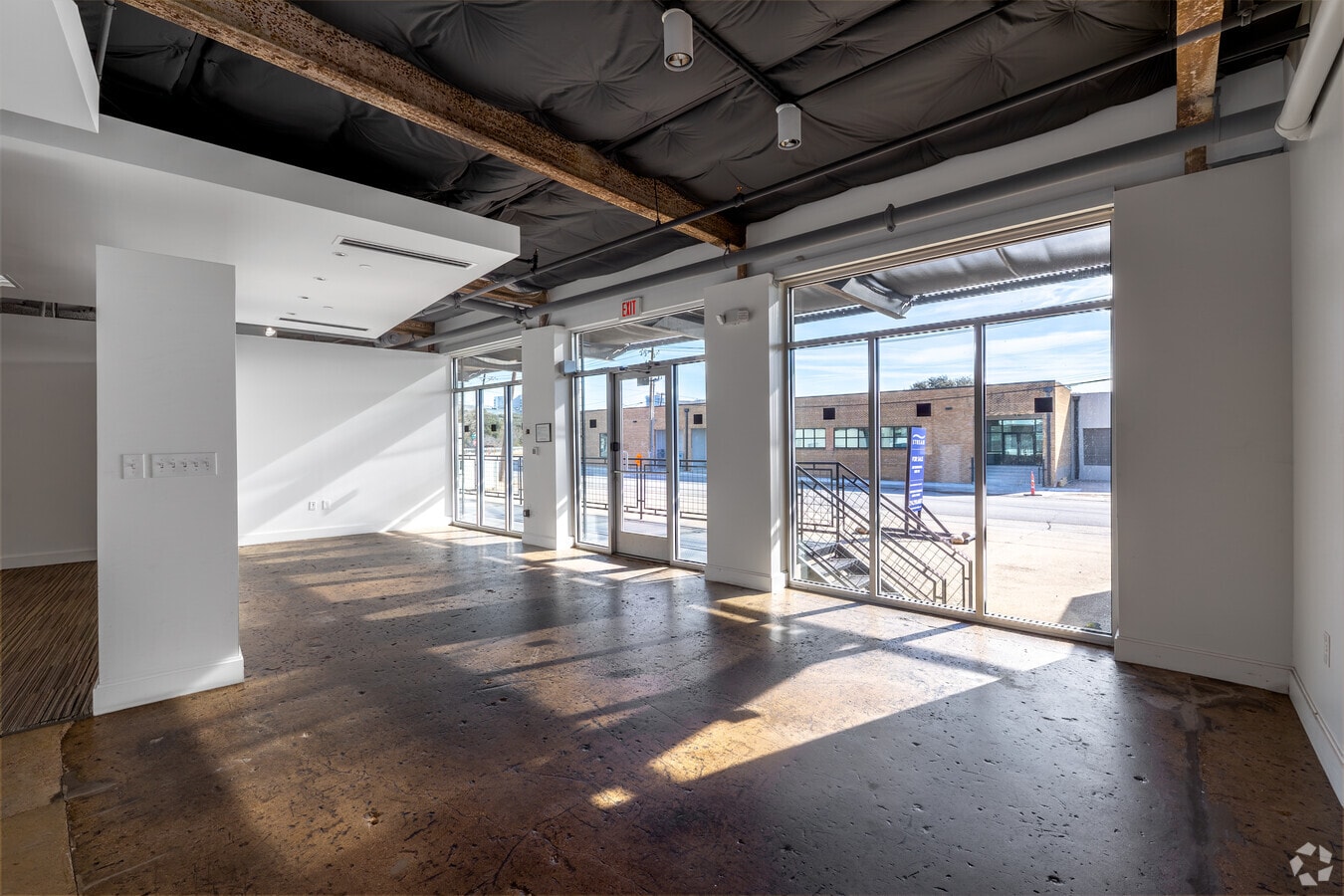 2001 Irving Blvd, Dallas, TX 75207 - Unité 157 - - Photo intérieure - Image 2 of 12