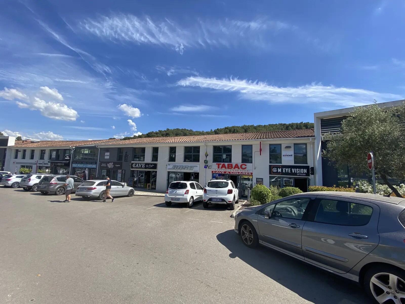 Retail in Le Tholonet for lease Building Photo- Image 1 of 6