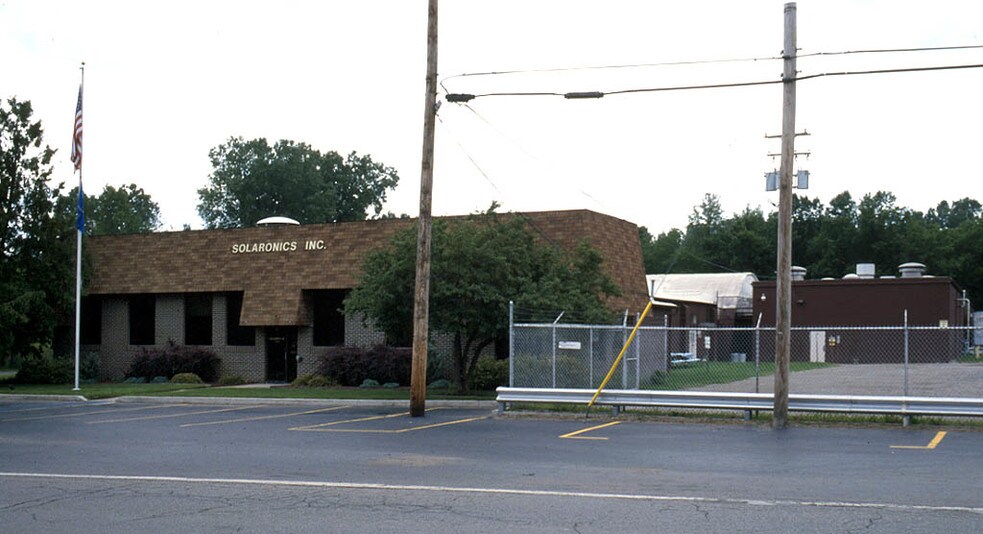 704 Woodward Ave, Rochester, MI à vendre - Photo du bâtiment - Image 1 de 3