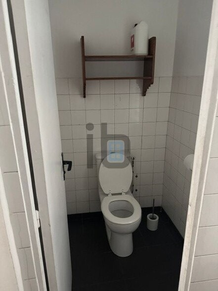 Retail in Paris for lease - Interior Photo - Image 3 of 6