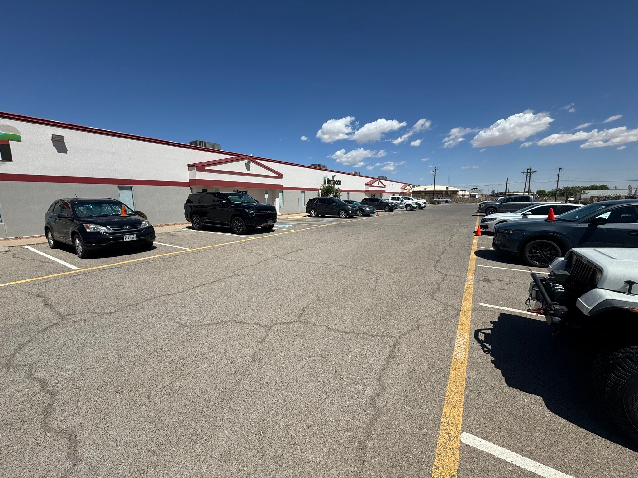 6460 Hiller St, El Paso, TX for lease Building Photo- Image 1 of 2