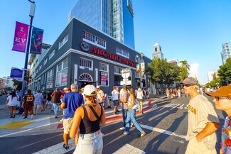 Plus de détails pour 704 J St, San Diego, CA - Commerce de détail à vendre