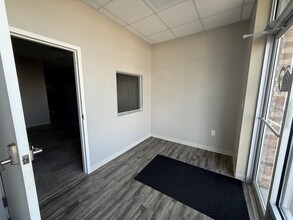 2311 Bloomfield Rd, Cape Girardeau, MO for lease Interior Photo- Image 2 of 12