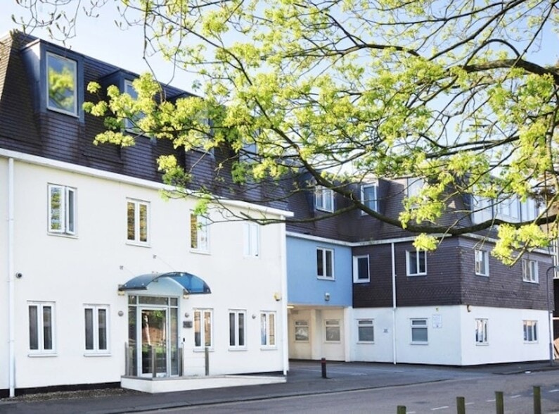 River Lawn Rd, Tonbridge à louer - Photo du bâtiment - Image 1 de 4