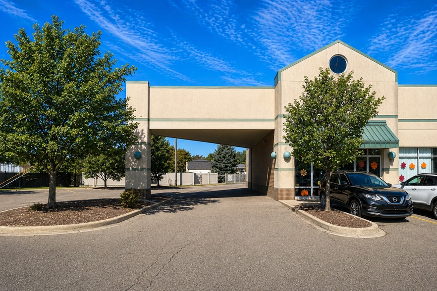 34414-34790 Ford Rd, Westland, MI for lease - Building Photo - Image 3 of 11