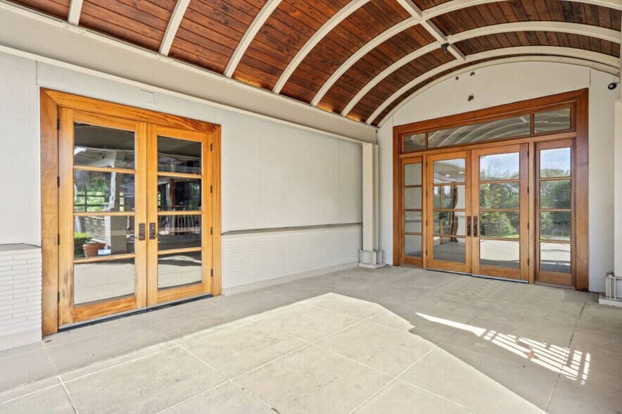 1028 Johnnie Dodds Blvd, Mount Pleasant, SC for lease - Building Photo - Image 3 of 17