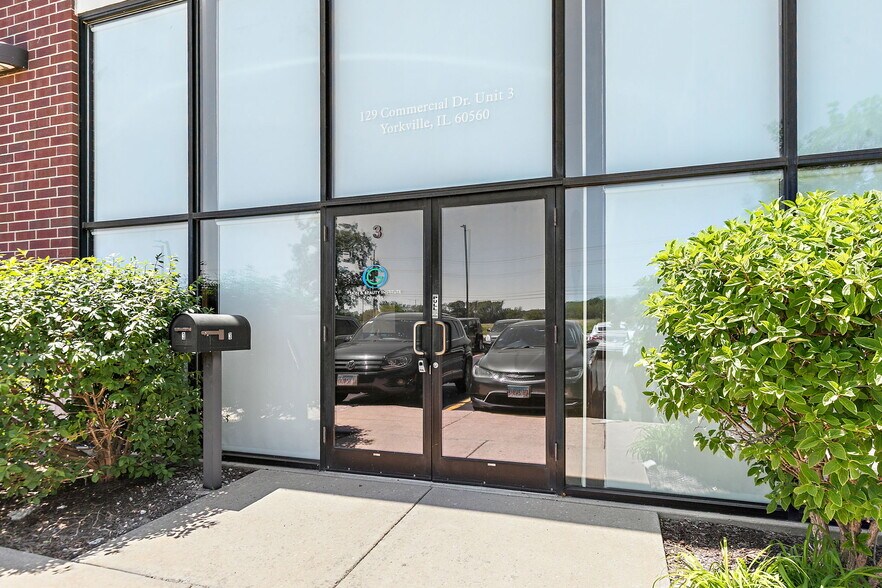 129 Commercial Dr, Yorkville, IL à louer - Photo du bâtiment - Image 3 de 36