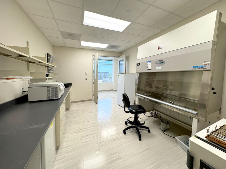 9713 Key West Ave, Rockville, MD for lease - Building Photo - Image 3 of 30