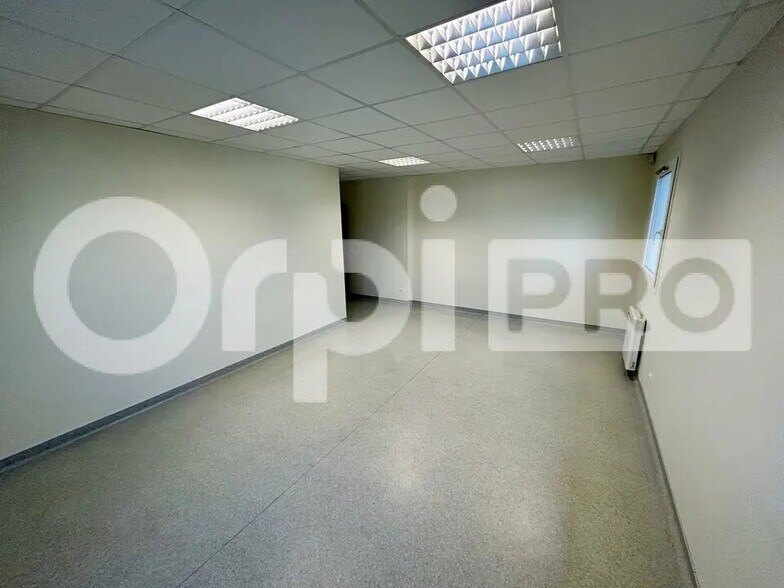 Bureau dans Gometz-le-Châtel à louer - Photo intérieure - Image 2 de 4