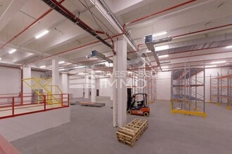 Flex in Paris for lease Interior Photo- Image 2 of 6