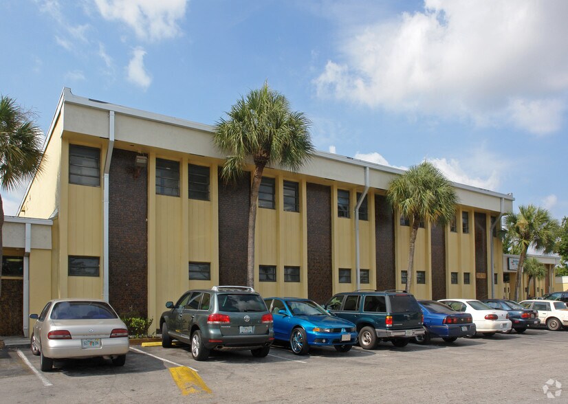 2626 Oakland Park Blvd, Oakland Park, FL for sale - Building Photo - Image 2 of 2
