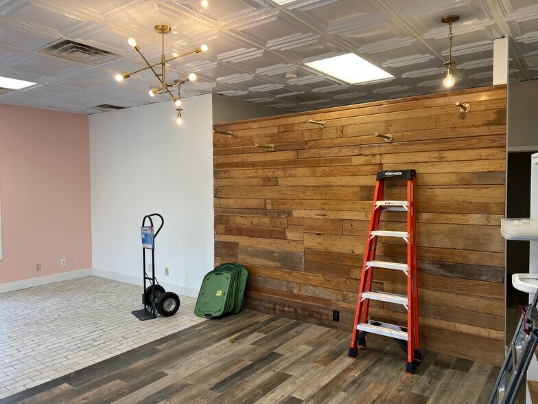 2492 N Mount Juliet Rd, Mount Juliet, TN à louer - Photo du bâtiment - Image 2 de 11