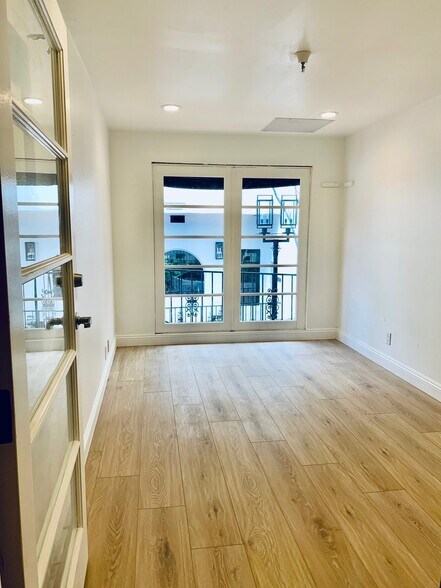 1401 N El Camino Real, San Clemente, CA à louer - Photo du bâtiment - Image 3 de 24