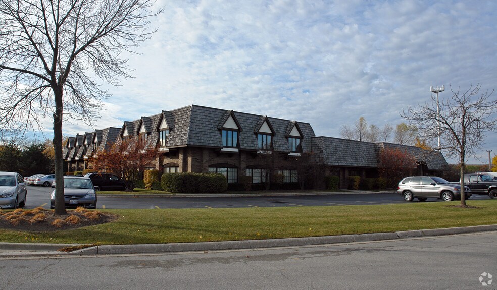 14047 W Petronella Dr, Libertyville, IL à louer - Photo du bâtiment - Image 3 de 9