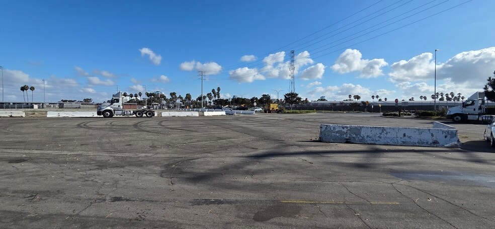 925 Harbor Plaza, Long Beach, CA for lease - Building Photo - Image 3 of 4