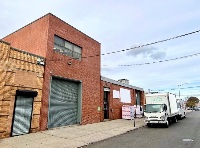 Plus de détails pour 3436 56th St, Woodside, NY - Industriel à louer