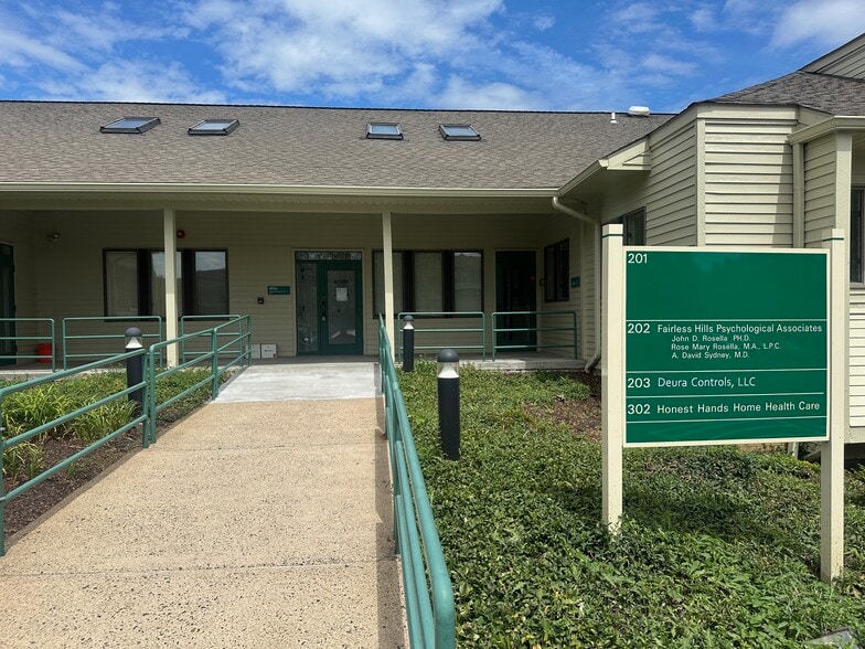 333 N Oxford Valley Rd, Fairless Hills, PA for lease - Building Photo - Image 2 of 10