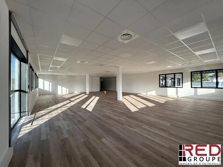 480 Route De Berre, Éguilles for sale - Interior Photo - Image 3 of 5