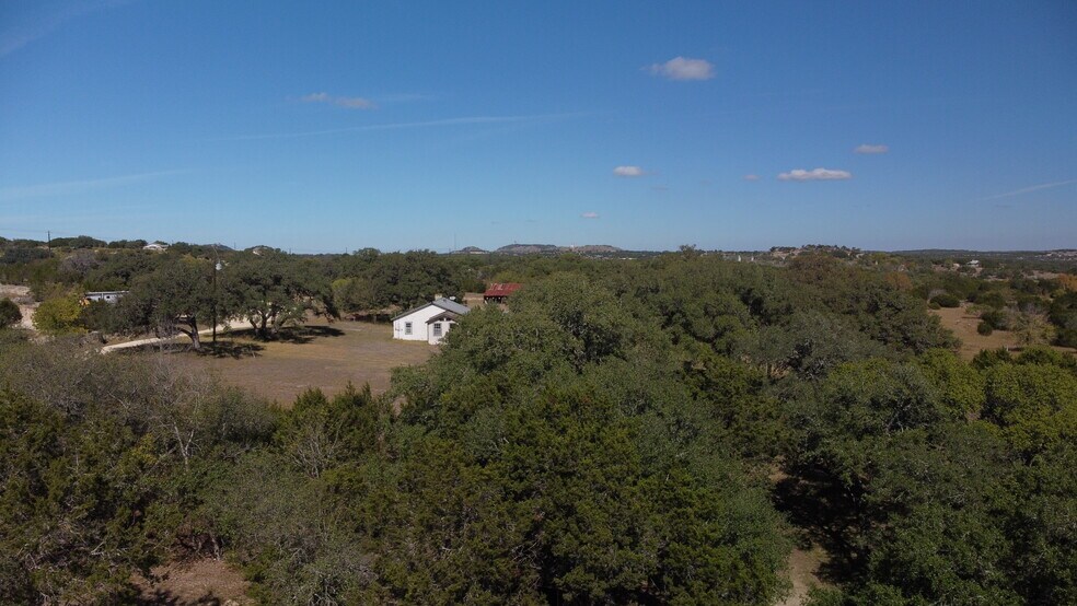 8170 N US Highway 281, Blanco, TX à vendre - Photo du bâtiment - Image 2 de 12