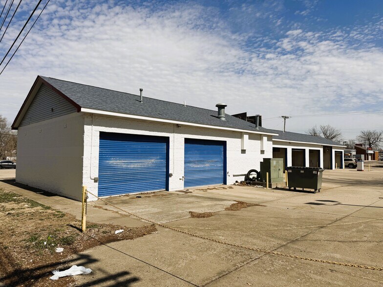 300 N Grand Ave W, Springfield, IL à vendre - Photo du bâtiment - Image 3 de 4