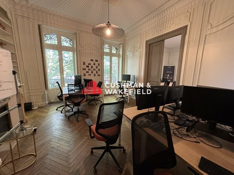 6 Allées Forain François Verdier, Toulouse for lease - Interior Photo - Image 2 of 12