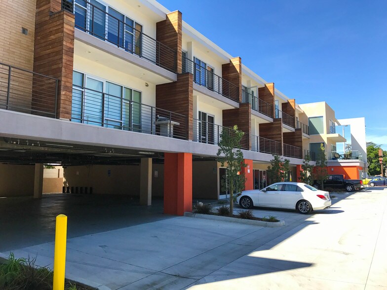 1968 Lake Ave, Altadena, CA à louer - Photo du bâtiment - Image 2 de 9
