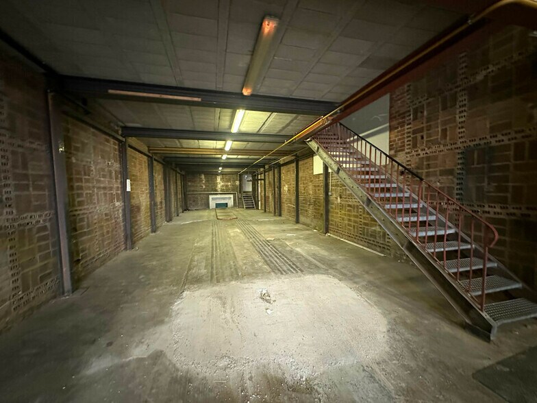 Flex in Strasbourg for lease - Interior Photo - Image 2 of 5