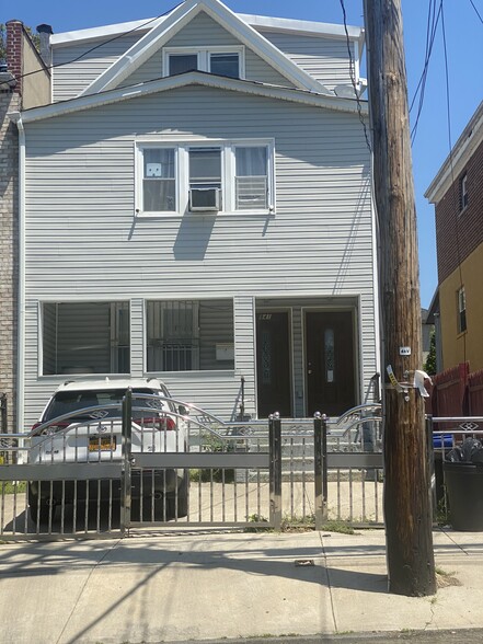 841 E 224th St, Bronx, NY for sale - Primary Photo - Image 1 of 1