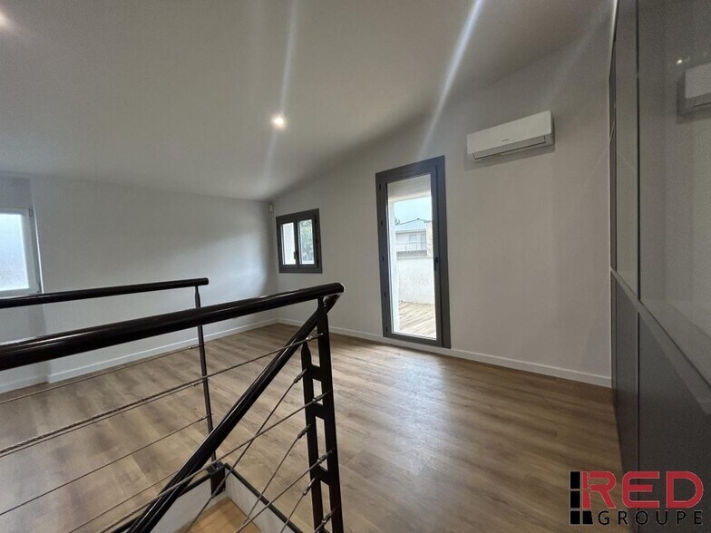 Office in Saint Cannat for lease - Interior Photo - Image 2 of 7
