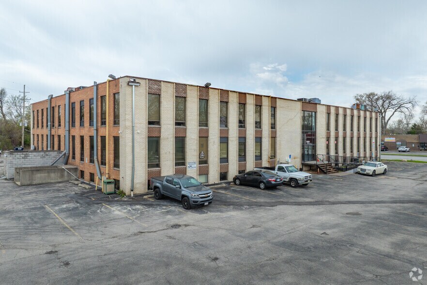 10001 W Roosevelt Rd, Westchester, IL à vendre - Photo du bâtiment - Image 3 de 29