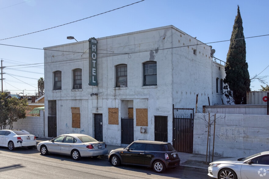 821 Flint Ave, Wilmington, CA for sale - Building Photo - Image 2 of 20