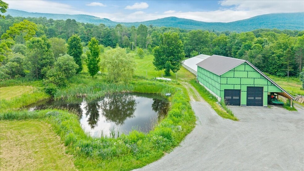 722 Babbling Brook Rd, Bakersfield, VT à vendre - Photo du bâtiment - Image 2 de 24