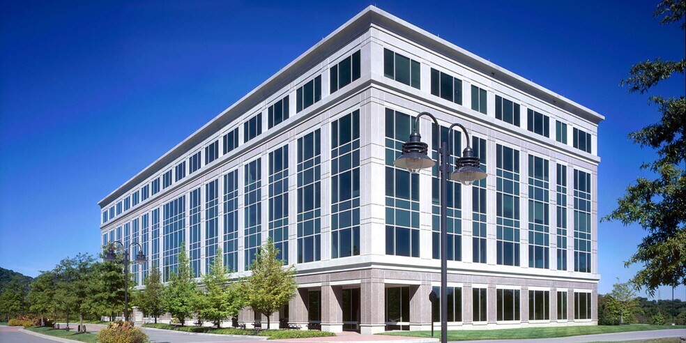 320 Seven Springs Way, Brentwood, TN à louer - Photo du bâtiment - Image 2 de 2