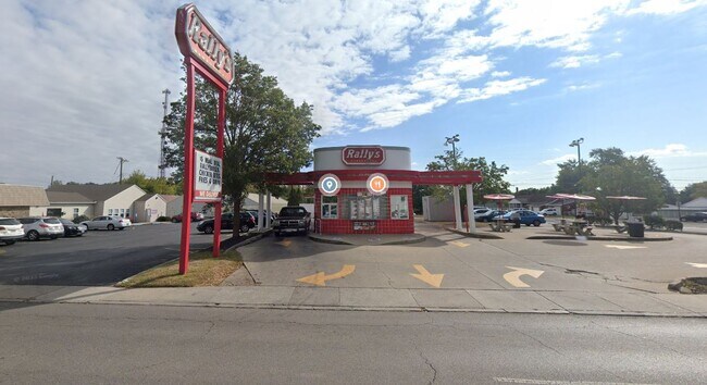 More details for 2000 N Limestone St, Springfield, OH - Retail for Lease