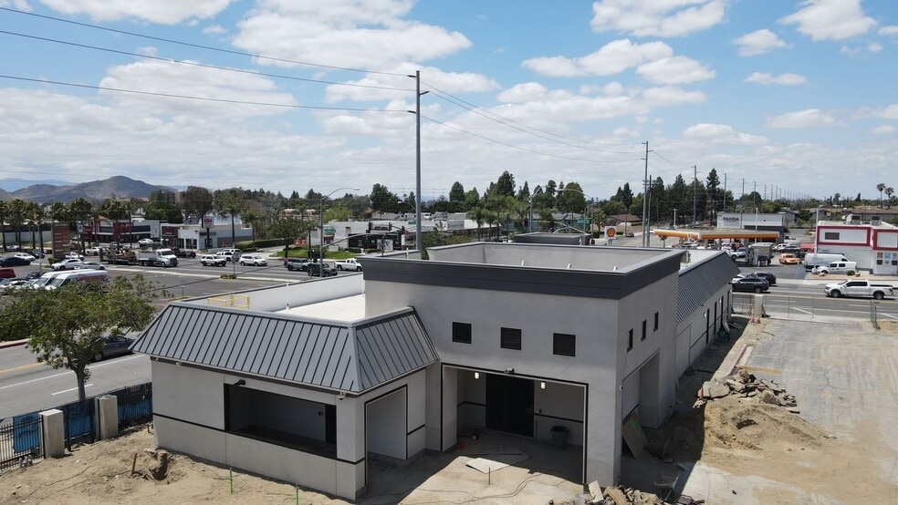 9699 Sierra Ave, Fontana, CA for sale - Building Photo - Image 3 of 10