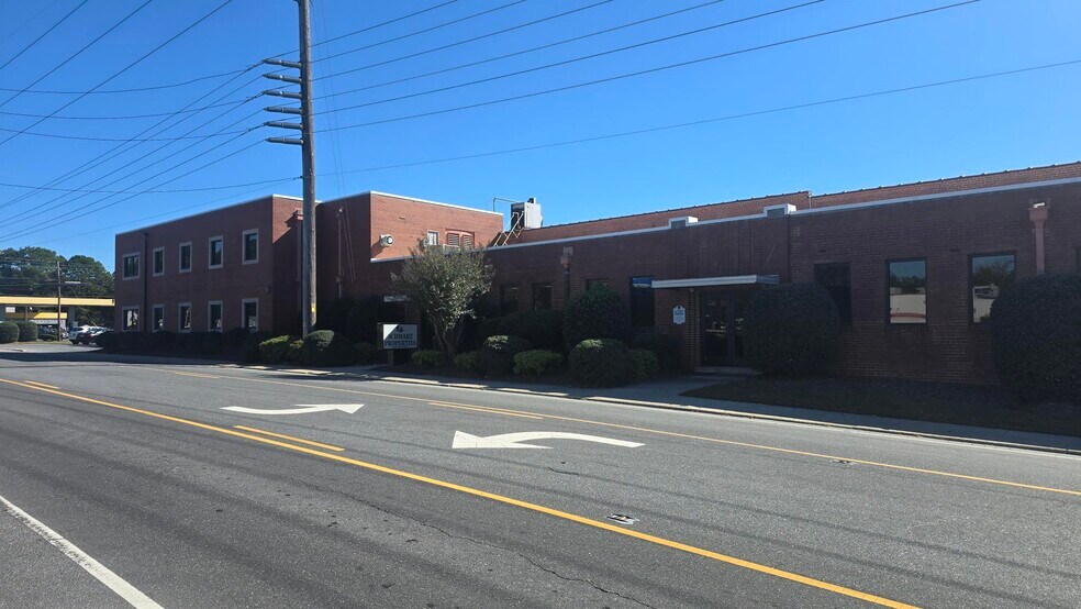 1947 N Fayetteville St, Asheboro, NC à louer - Photo du bâtiment - Image 3 de 10