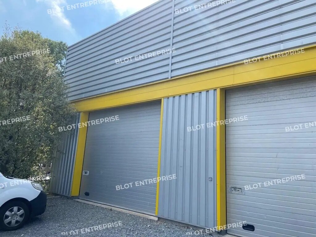 Flex in Saint-Malo for lease Primary Photo- Image 1 of 10