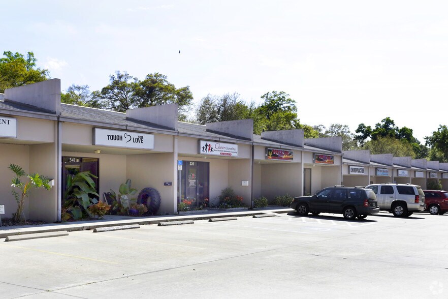 311-345 E Robertson St, Brandon, FL à louer - Photo du bâtiment - Image 2 de 3