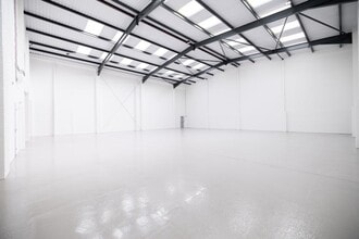 Bilton Rd, Greenford for lease Interior Photo- Image 2 of 2