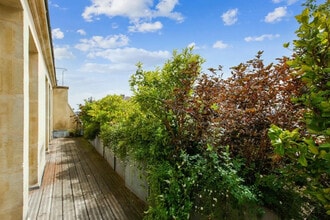 10 Rue Chaptal, Paris à louer Photo du bâtiment- Image 2 de 6