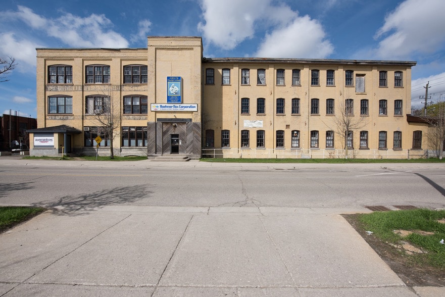283 Duke St W, Kitchener, ON à louer - Photo du bâtiment - Image 3 de 3