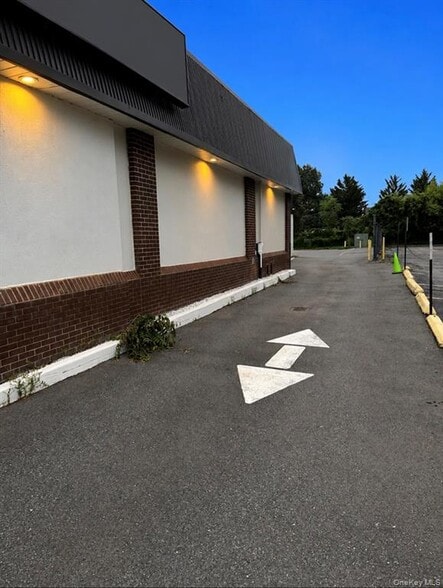 19 Morris Ave, Rockville Centre, NY for sale - Building Photo - Image 3 of 9