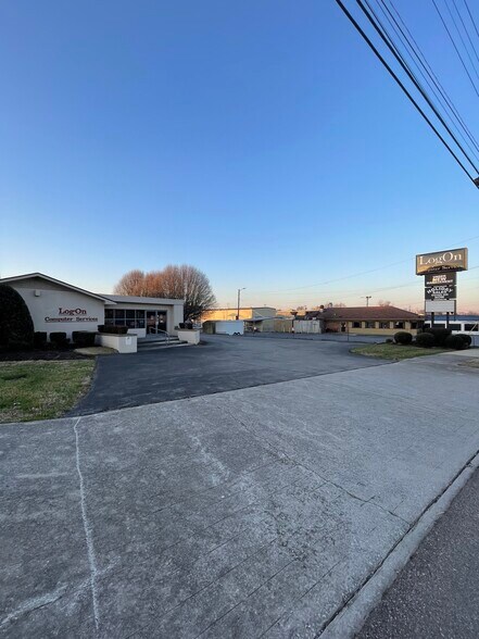 1611 W Andrew Johnson Hwy, Morristown, TN à vendre - Photo principale - Image 1 de 14