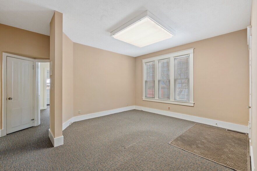 1015 E Center St, Warsaw, IN à vendre - Photo du bâtiment - Image 2 de 21