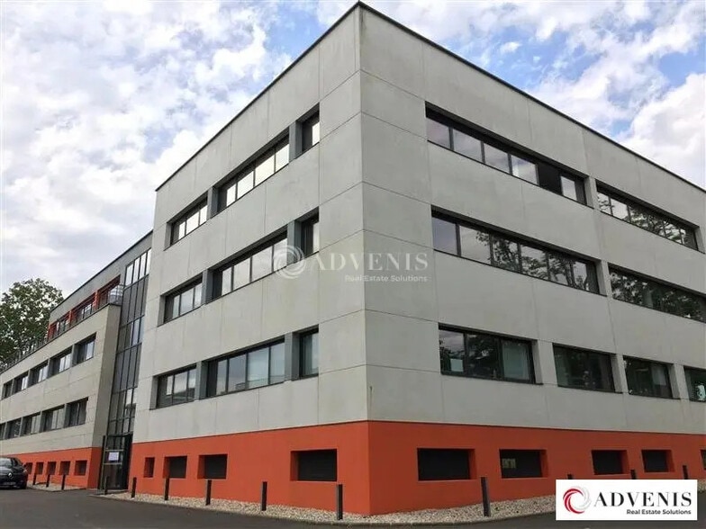 Office in Mérignac for lease - Building Photo - Image 1 of 4