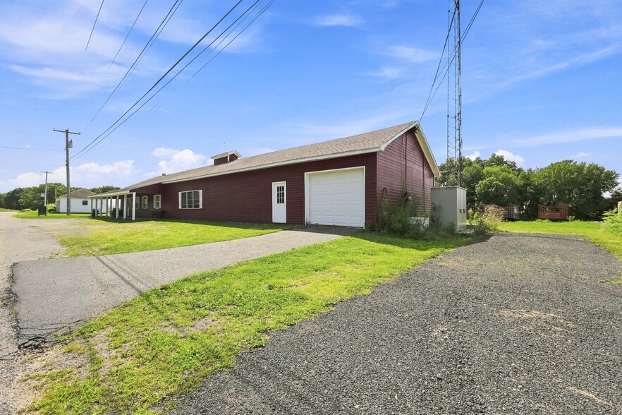 160 E Hill Rd, Monson, MA for lease - Building Photo - Image 3 of 14